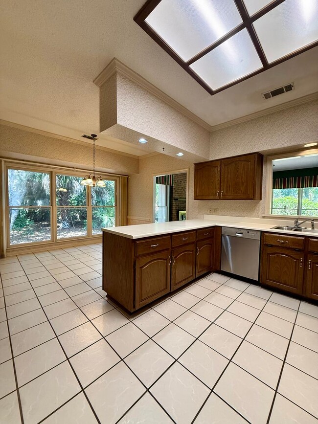 Photo - 11 Gossamer Ln