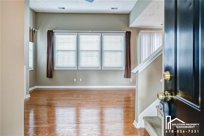 Photo - 709 Bedford Ct