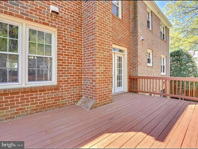 Photo - 3151 Borge St