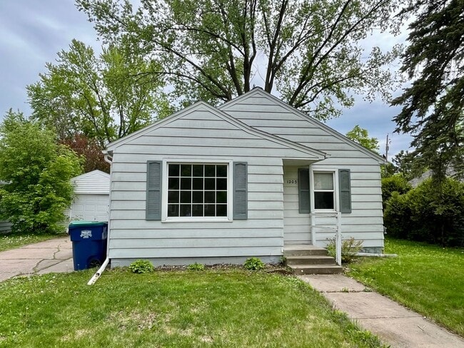2 bed 1 bath single family home in Wausau - 2 bed 1 bath single family home in Wausau