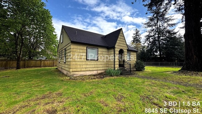 Photo - Bright 3BD I 1.5BA Home w/ Large Yard - SE Portland