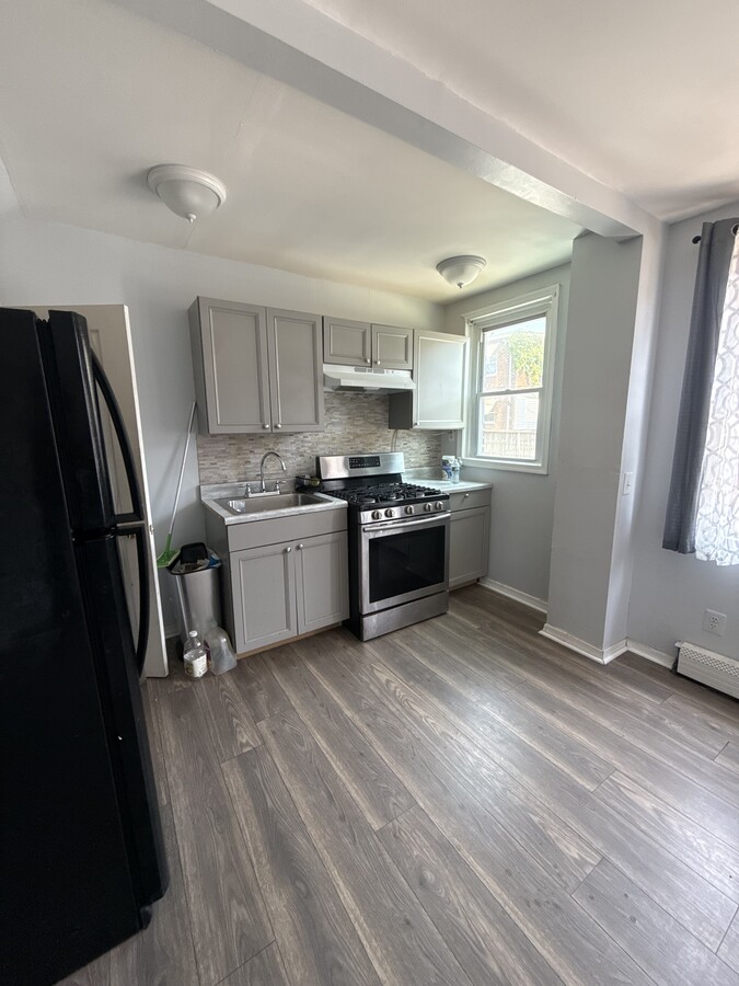 Photo - 2127 Shallcross St