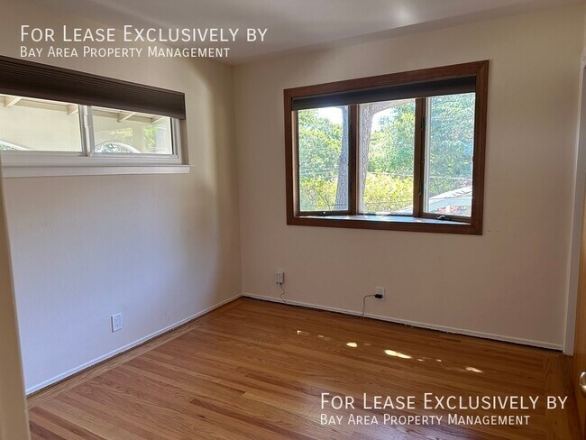 Photo - Gorgeous and updated 3/2 with bonus room S...
