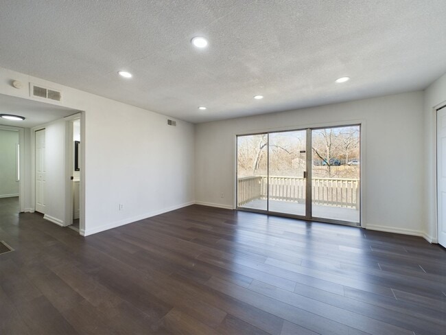 Building Photo - 8600 Countryshire Ln Unit 3 Rental