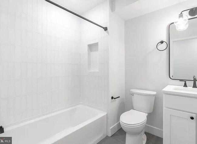 Photo - 2055 E Rush St