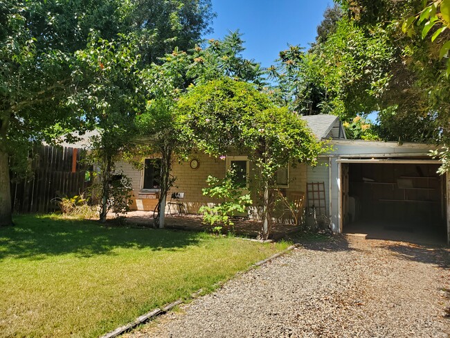 Front porch and attached garage - 23501 Collins St House