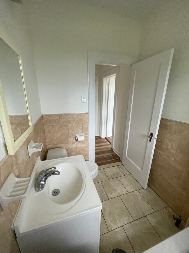 38 Feiner Pl Unit 2R