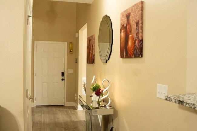 Photo - 3499 Henley St