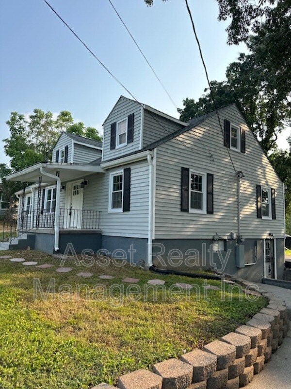 Photo - 2208 Sanderson Rd