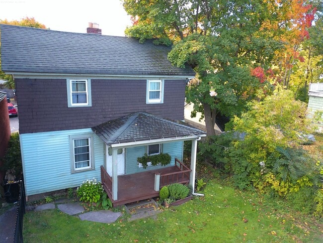 Building Photo - 120.5 Dell St - AVAILABLE 6/1/26 - House f... Unit Dell 120.5
