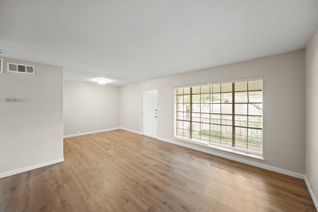 Building Photo - 2201 Fountain View Dr Unit 60F Rental