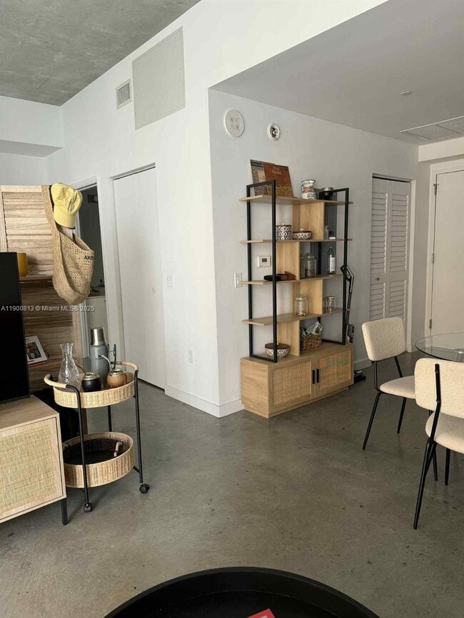 Photo - 151 SE 1st St Unidad 503