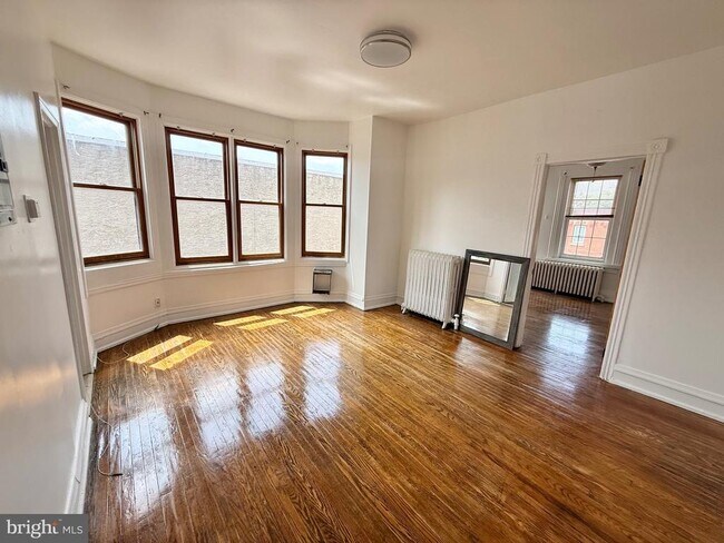 Photo - 911 N 42nd St