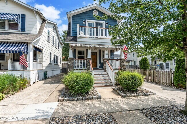 Photo - 706 E St