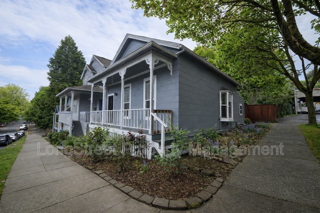 Photo - 1734 SW Market St