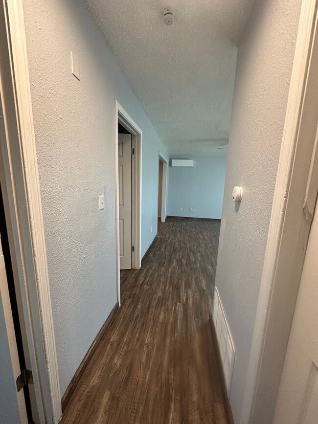 Building Photo - 301 N Louisiana St Unit 1