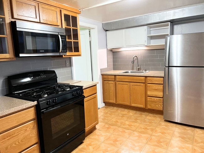 Kitchen - 972 E 3385 S Unit B