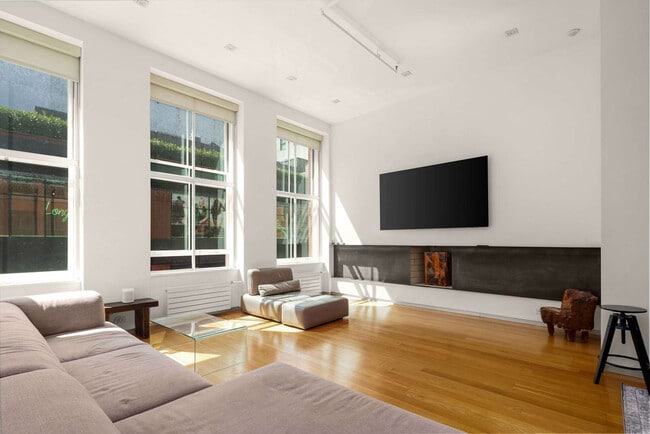 Photo - 127 Spring St Unidad SI ID1035010P