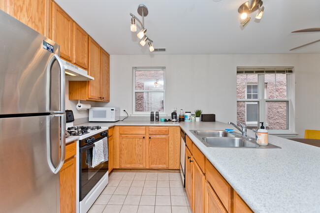 Photo - 1156 N Howe St Unidad B Rental