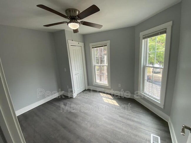 Photo - 1429 Logan St SE