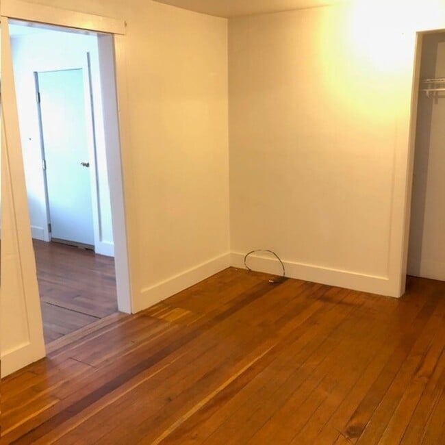 Photo - Cozy 1BR/1BA Available December! Unidad 1B