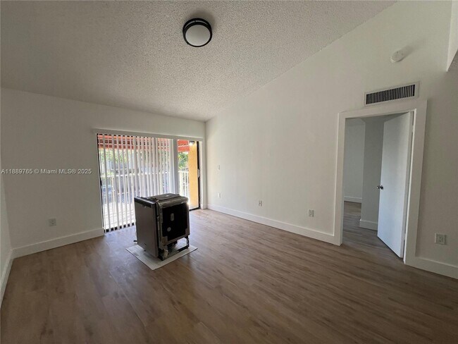 Photo - 15600 SW 80th St Unidad L-201