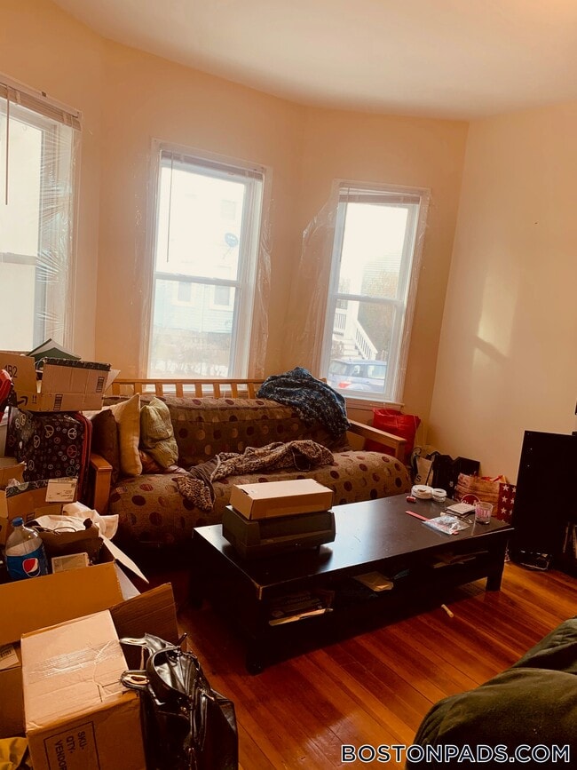 Building Photo - 26 Taft St Unit 1