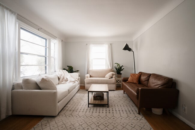 Living Room - 2122 Highland Pl