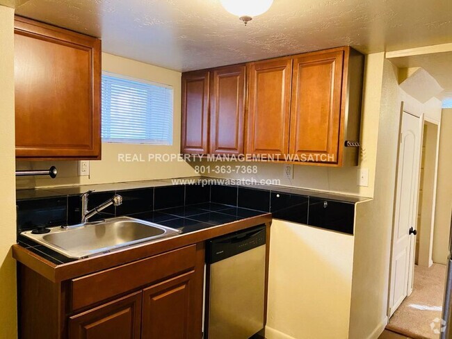 Building Photo - December Rent FREE!!! Charming 2-Bedroom D... Unit # B Rental