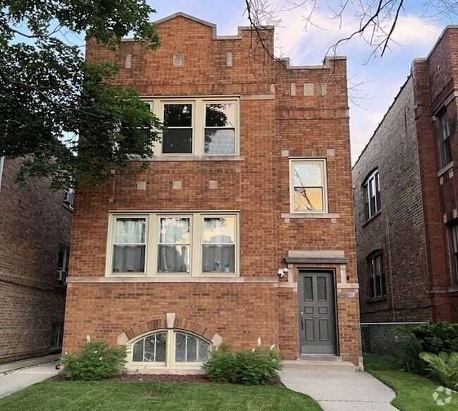 Building Photo - 5730 N McVicker Ave Rental