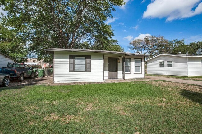 Photo - 637 N 4th St