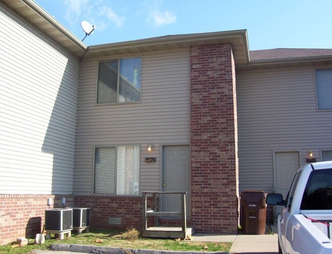 3319-3323 S. Fairway
