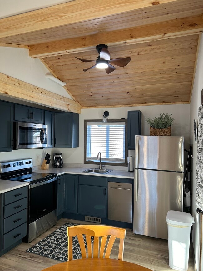 Photo - 1006 Irvine Ave NW