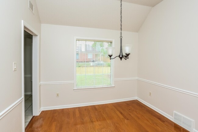 Photo - 4111 Meadow Ct Dr