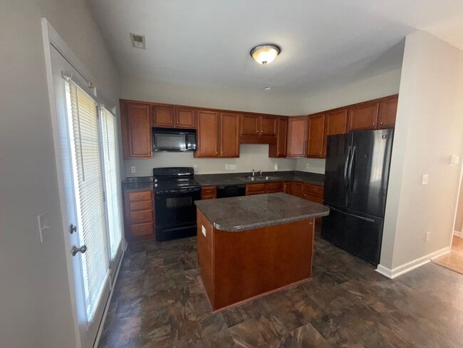 Photo - Three Bedroom Townhouse in Regent Park!