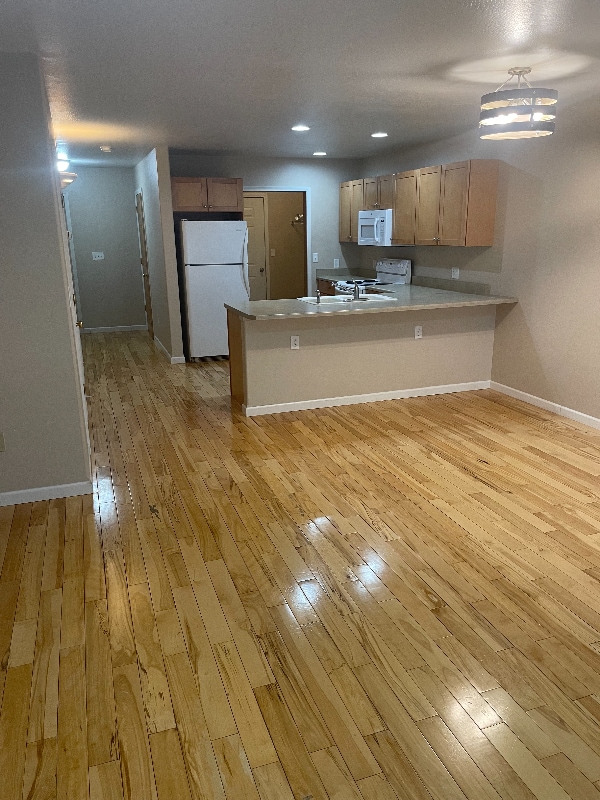 Photo - 4220 Central