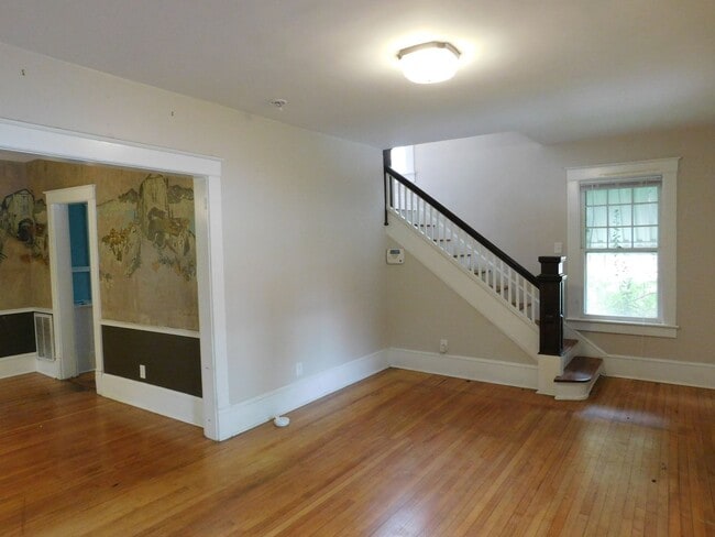 Photo - 605 Johnson St