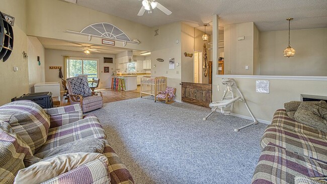 Photo - 300 E Laurel St