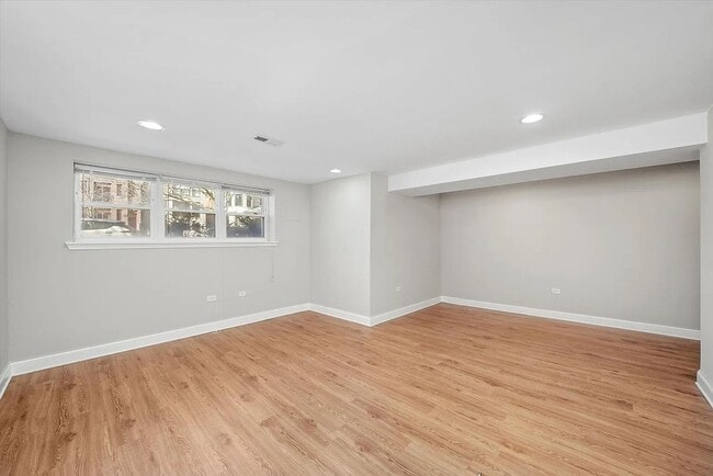 Photo - 4145 S Michigan Ave Unidad 4145 S. Michigan Ave Garden