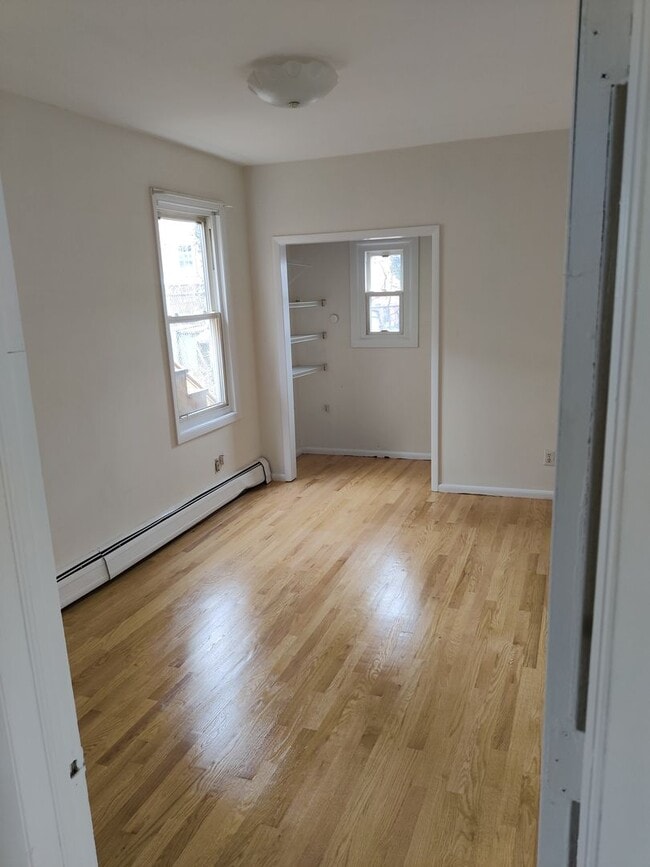 Photo - 12 Rowan St Unit 1R
