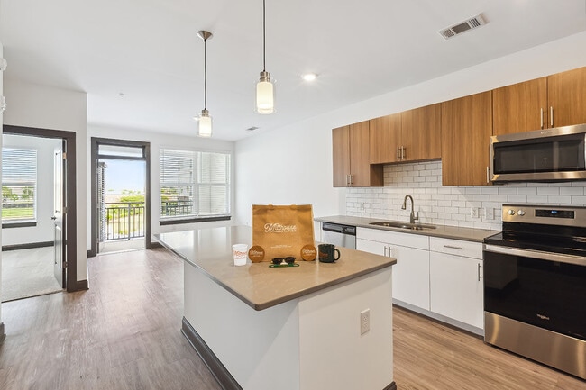 2BR, 2BA - 991SF B1 - Kitchen - Millhouse Station