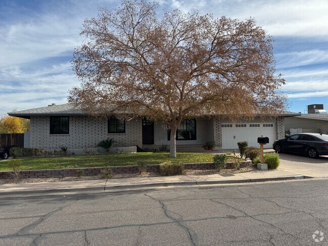 Building Photo - 4 bedroom basement home in Cul De Sac