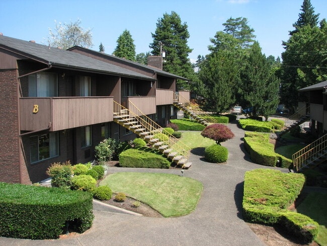 Nice courtyard privacy - The Colony Senior Living