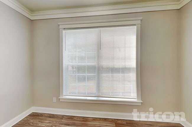 Photo - 6723 Dunton St