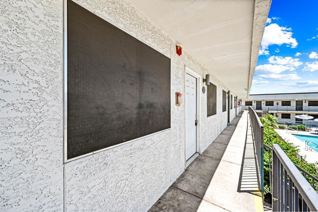 Building Photo - 18202 N Cave Creek Rd Unit Apt 252