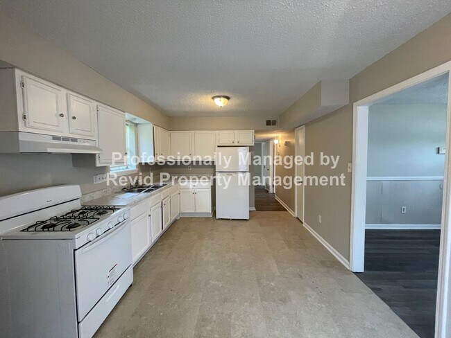 Photo - Charming 3 Bedroom Home!