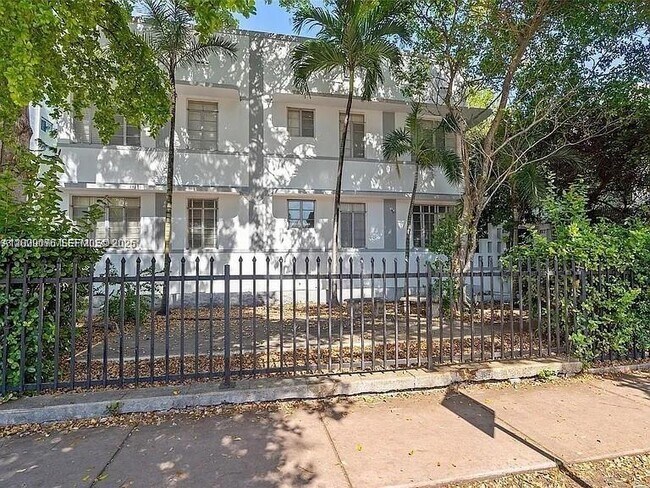 Photo - 817 Lenox Ave. Unidad 5