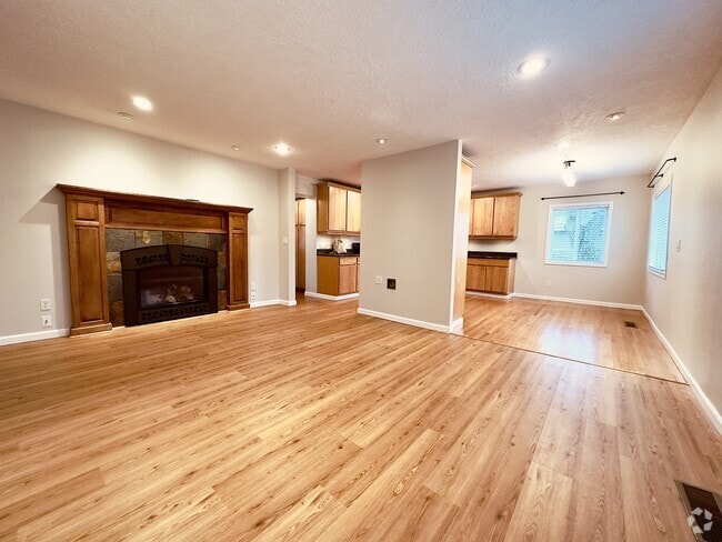 Building Photo - 8717 NE Webster St Unit A Rental