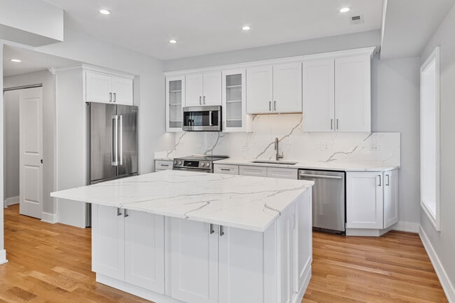 Photo - 935 W Winona St Unit #  01N