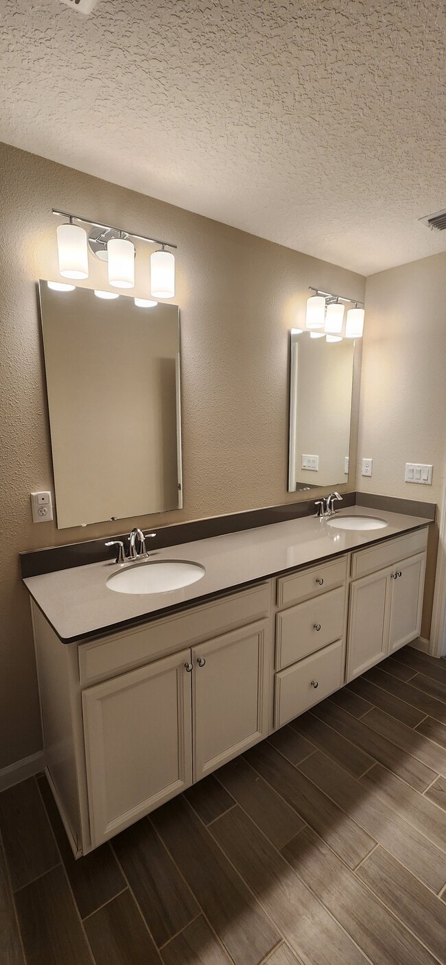 Photo - 93 Appleton Ct